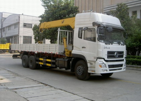 东风天龙9吨随车起重运输车图片