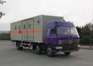 东风小三轴8.3米爆破器材运输车