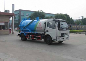 东风多利卡5立方米吸污车
